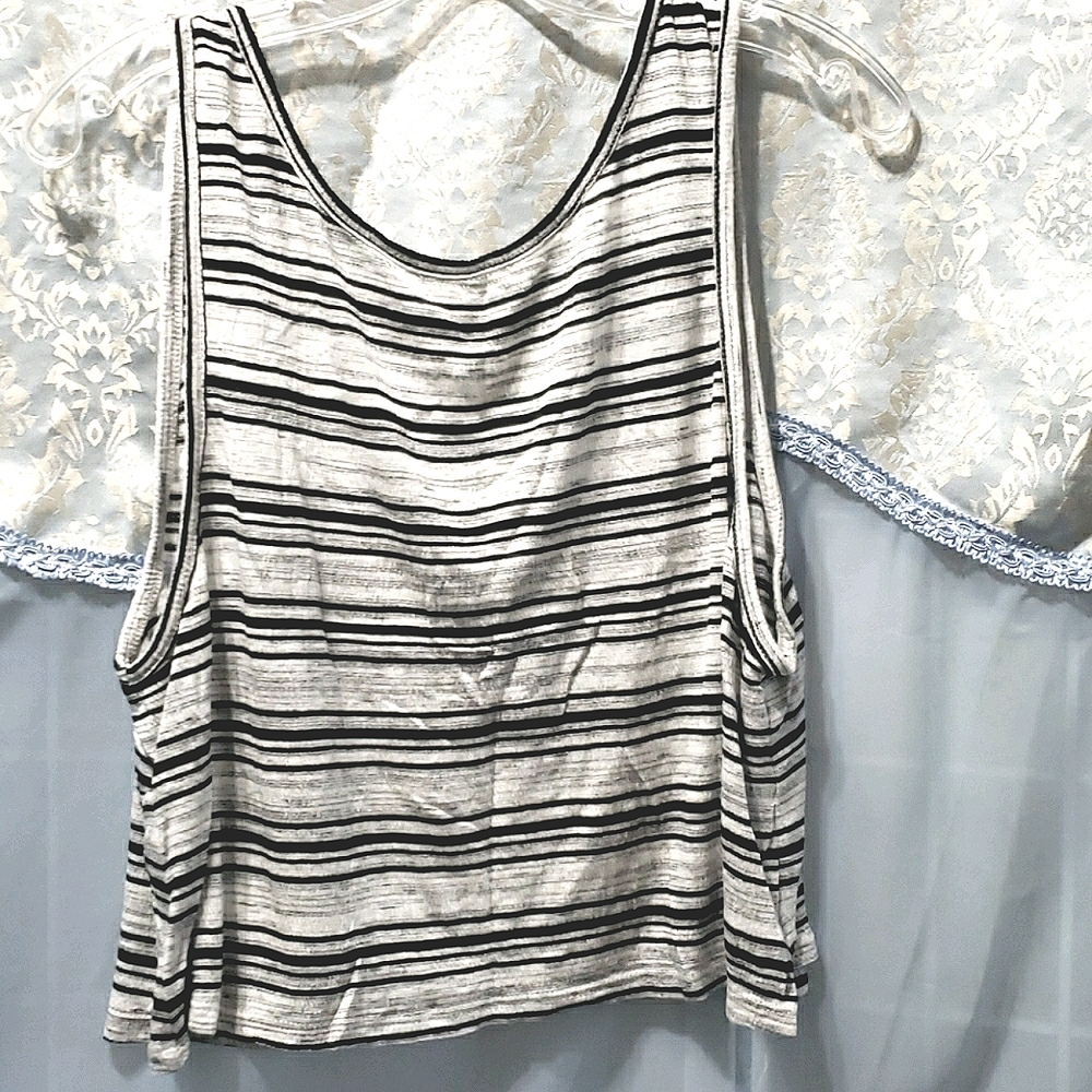EMMA & SAM CROP TANK BLK/CRM STRIPED SZ S